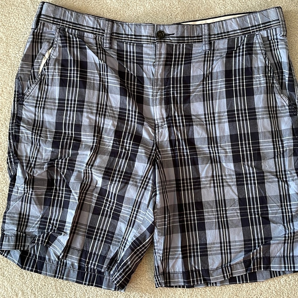 Men’s Tommy Hilfiger shorts. Great for golf or a dressier look.